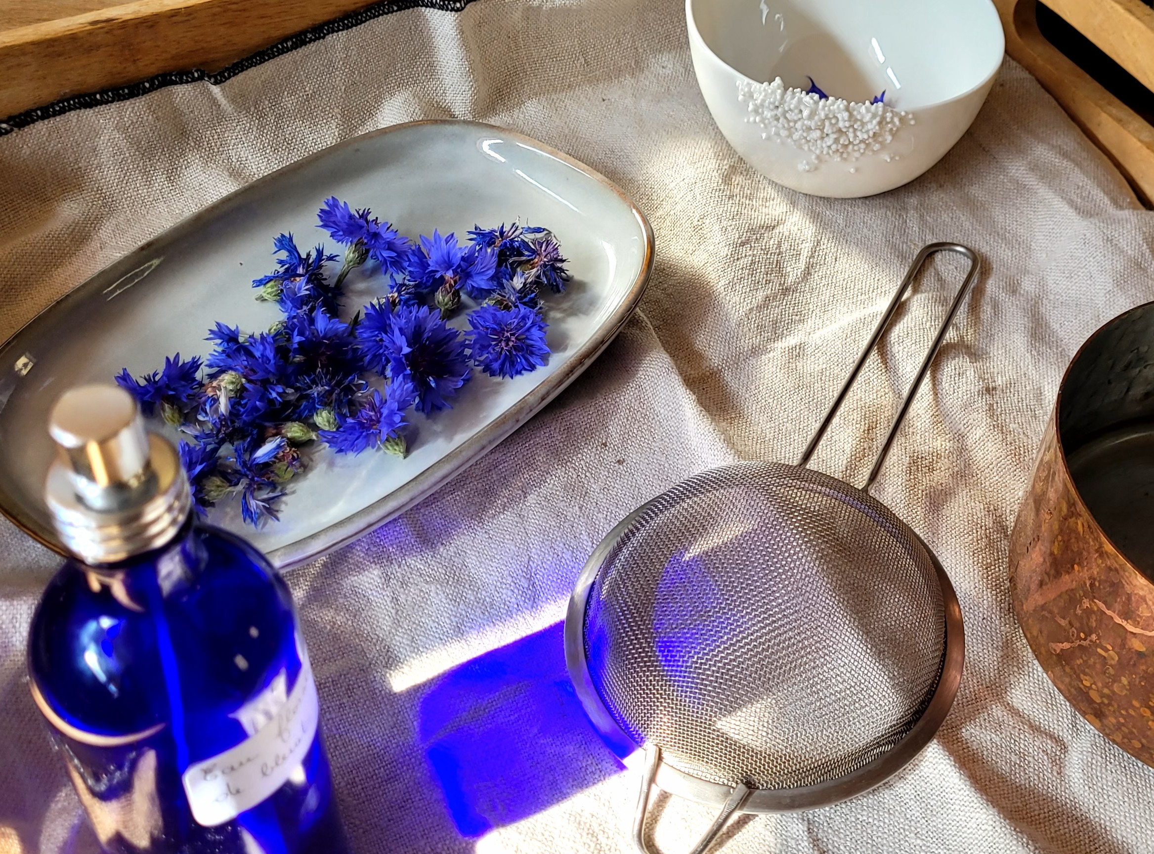 Eau florale de Bleuet maison: Recette et Bienfaits pour les yeux fatigués